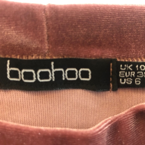 Boohoo Velvet Cropped Sweater with Ruched Sleeves - Picture 5 of 5